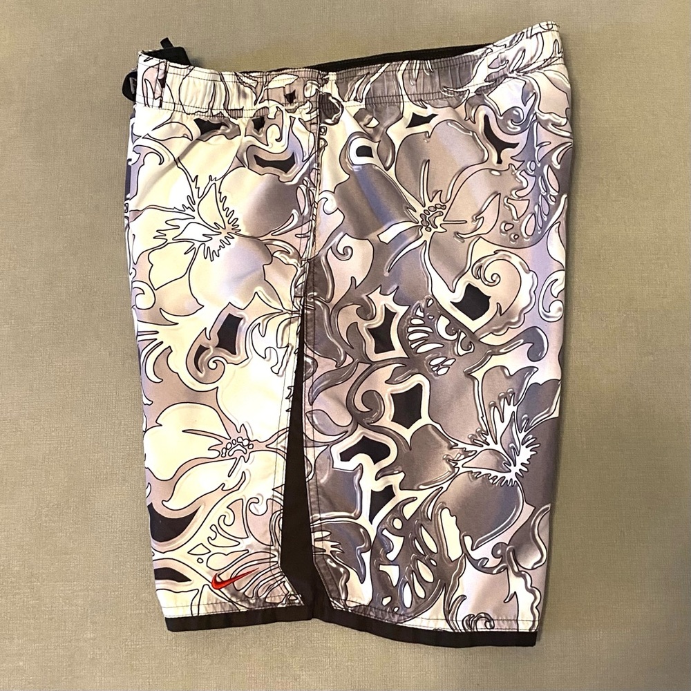 EUC Nike Swim Trunks with  Liner & Pockets Gray / Black Hawaiian 36"